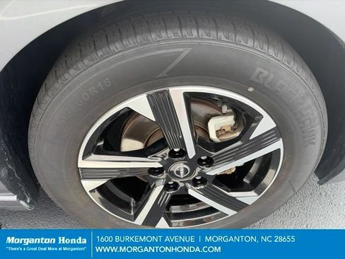 Used 2024 Nissan Sentra SV FWD image 10
