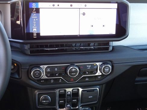 Used 2024 Jeep Wrangler Sahara w/ Technology Group image 14