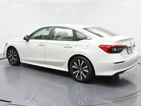 Used 2022 Honda Civic EX image 5