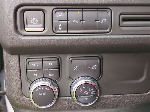 Used 2021 GMC Yukon SLT w/ SLT Premium Package image 17