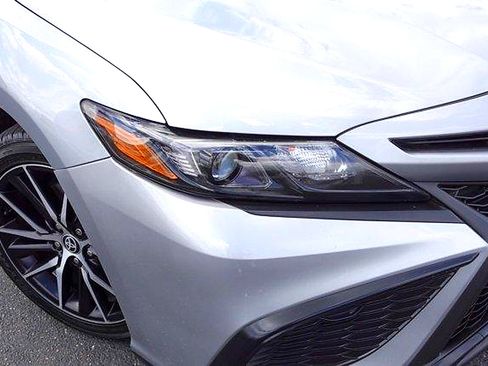 Used 2023 Toyota Camry SE FWD image 2