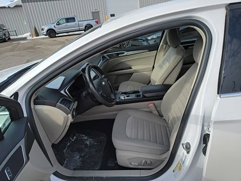 Used 2020 Ford Fusion SE image 9