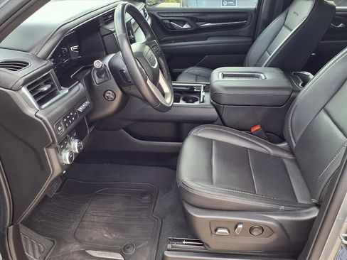 Used 2022 GMC Yukon XL Denali image 9