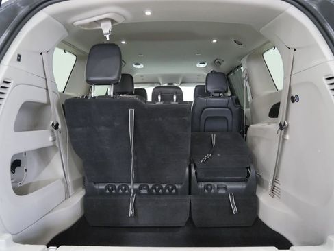 Used 2022 Chrysler Pacifica Touring-L FWD image 26