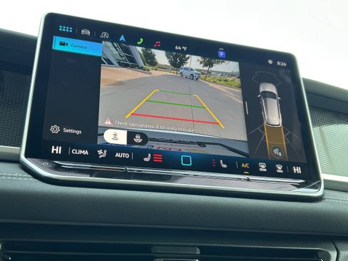 New 2025 Volkswagen Tiguan SE image 18