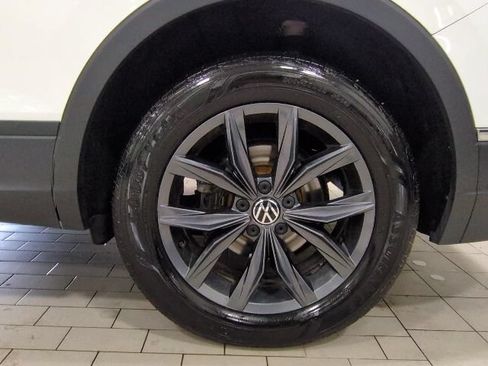 Used 2023 Volkswagen Tiguan SE AWD/4WD image 25