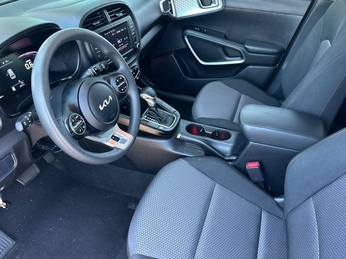 Used 2023 Kia Soul LX w/ LX Technology Package FWD image 10