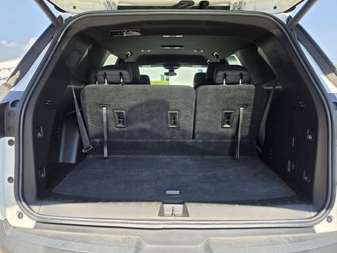 Used 2023 Chevrolet Traverse LT FWD image 6
