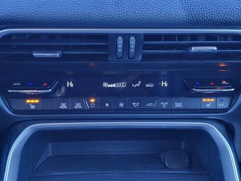 Used 2024 MAZDA CX-90 3.3 Turbo w/ Preferred Package image 9