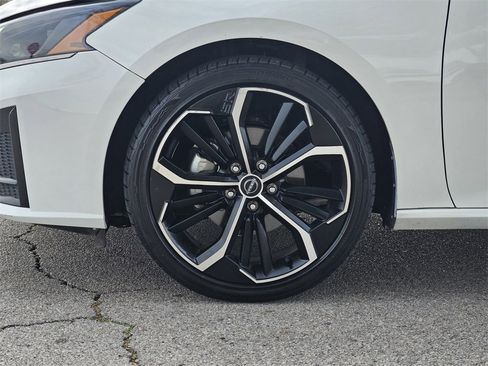 Used 2024 Nissan Altima 2.5 SR image 9