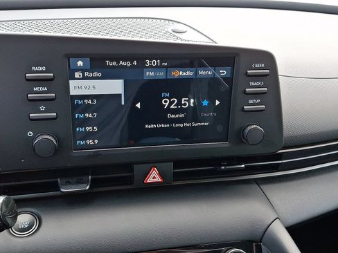 Certified 2025 Hyundai Elantra Sport FWD image 12
