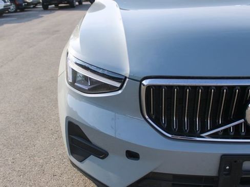Used 2025 Volvo XC40 B5 Core image 41