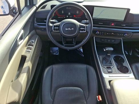 Used 2025 Kia Carnival FWD image 13