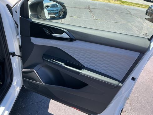Certified 2024 Volkswagen Taos S FWD image 31