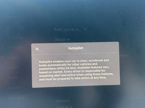 Used 2024 Tesla Model Y 2WD image 19