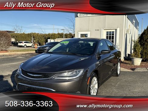 Used 2017 Chrysler 200 Limited Platinum image 1