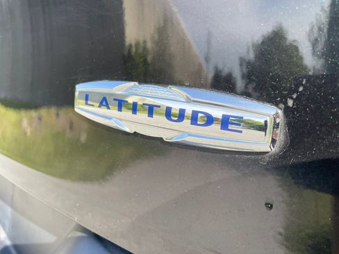 Used 2015 Jeep Cherokee Latitude FWD image 14