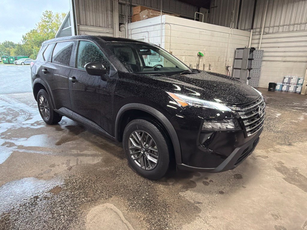 Used 2024 Nissan Rogue S AWD/4WD image 11