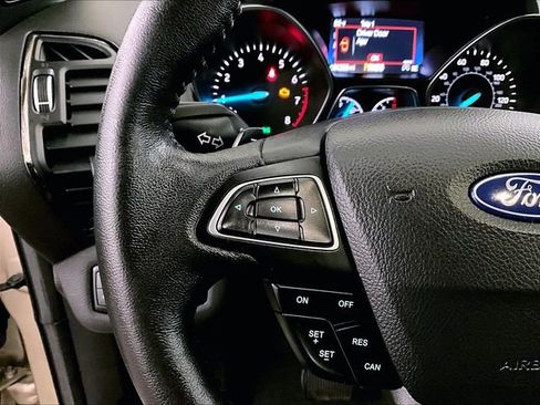 Used 2017 Ford Escape Titanium AWD/4WD image 18