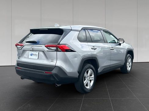 Used 2022 Toyota RAV4 LE AWD/4WD image 5