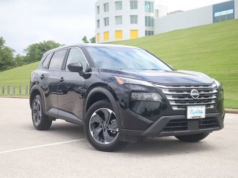 Used 2025 Nissan Rogue SV FWD image 2