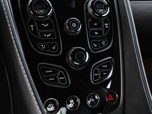 Used 2016 Aston Martin Vanquish Coupe RWD image 22