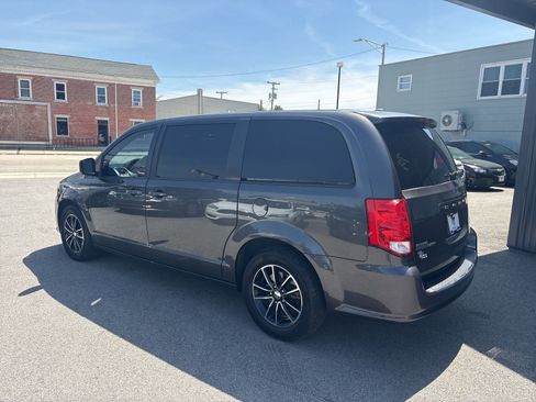 Used 2019 Dodge Grand Caravan GT FWD image 2