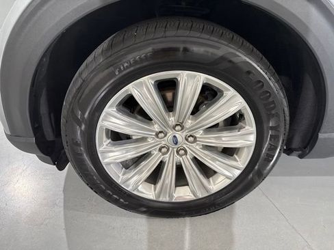 Used 2023 Ford Explorer Limited w/ Limited Technology Package RWD image 4