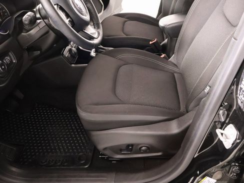 Used 2023 Jeep Renegade Latitude w/ Premium Group image 13