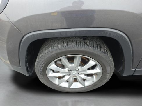 Used 2018 Jeep Cherokee Limited FWD image 26