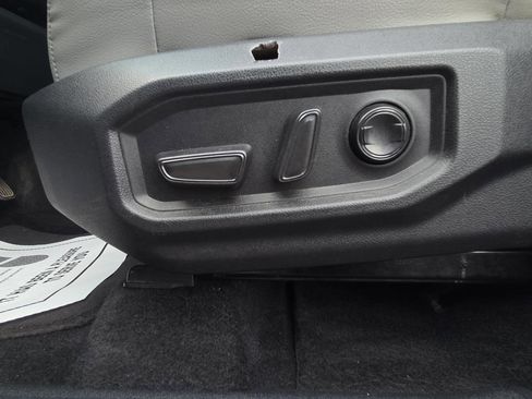 Used 2022 Toyota Tundra Limited w/ Power Package image 32