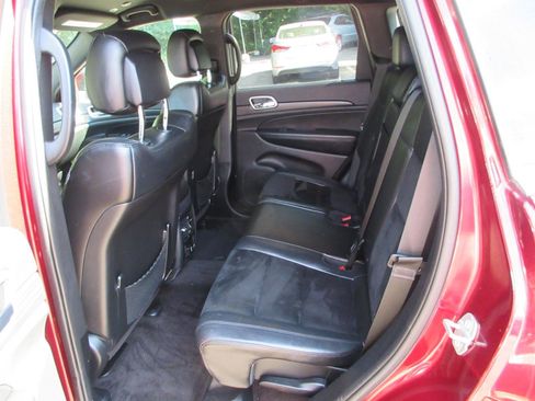 Used 2018 Jeep Grand Cherokee Laredo AWD/4WD image 15
