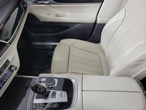 Used 2022 BMW 750Li xDrive AWD/4WD image 23