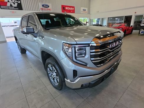 Used 2025 GMC Sierra 1500 SLT AWD/4WD image 5