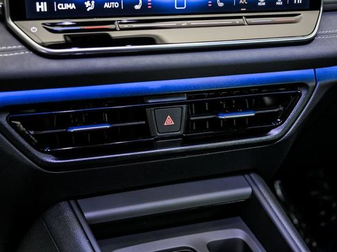 New 2026 Volkswagen Tiguan SE R-Line AWD/4WD image 15