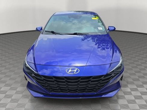Used 2021 Hyundai Elantra SE FWD image 2
