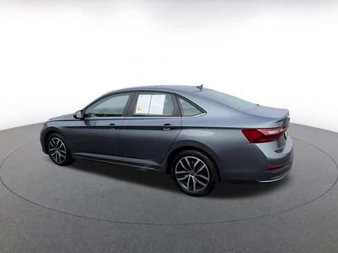 Used 2025 Volkswagen Jetta SE image 11