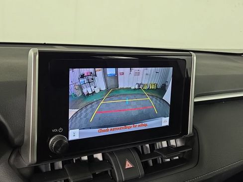 Used 2025 Toyota RAV4 XLE AWD/4WD image 18