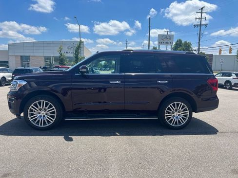 Used 2024 Ford Expedition Limited AWD/4WD image 2