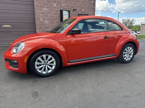 Used 2017 Volkswagen Beetle 1.8T Classic FWD image 2