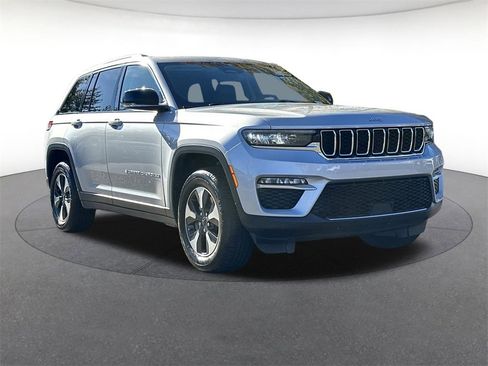 Used 2024 Jeep Grand Cherokee Limited 4xe image 7