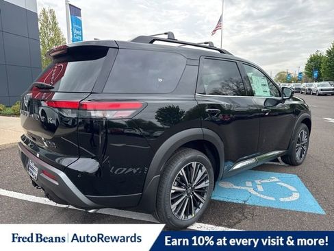 New 2026 Nissan Pathfinder Platinum w/ Cargo Package AWD/4WD image 8