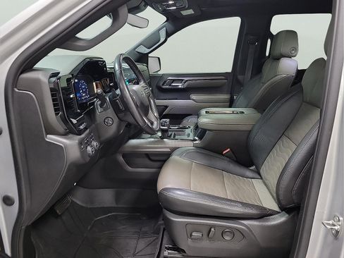 Used 2022 Chevrolet Silverado 1500 ZR2 w/ Technology Package AWD/4WD image 12