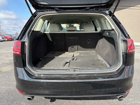 Used 2017 Volkswagen Golf S image 9