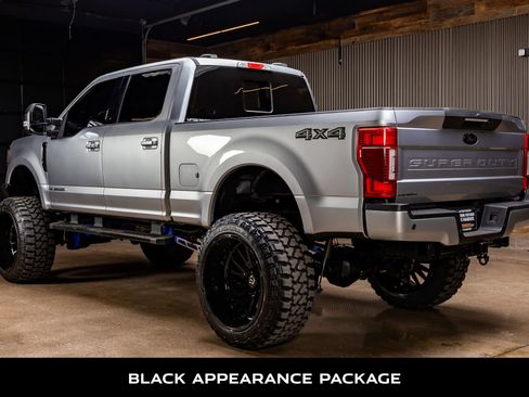 Used 2022 Ford F250 Lariat w/ Black Appearance Package image 6