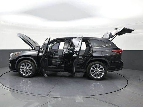 Used 2020 Toyota Highlander Limited image 31