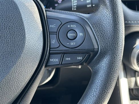 Used 2022 Toyota RAV4 LE image 30