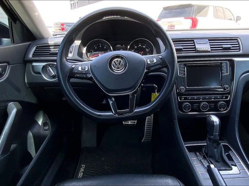 Used 2018 Volkswagen Passat 2.0T R-Line image 6