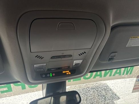 Used 2023 GMC Acadia SLT image 41