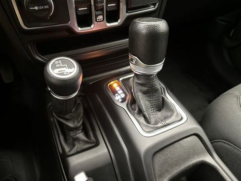 Used 2021 Jeep Gladiator Sport AWD/4WD image 23